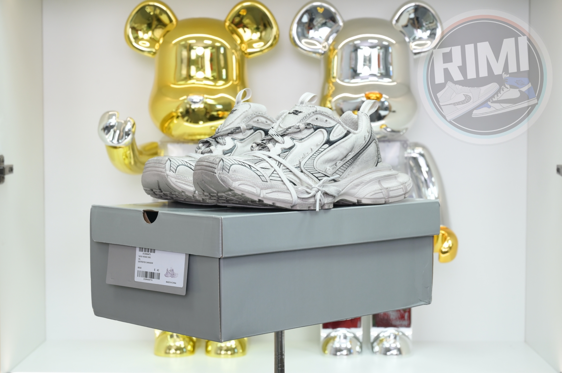 Balenciaga all sizes still in stock! Please contact customer service on iMessage/WhatsApp to purchase!  BLGA  3XL