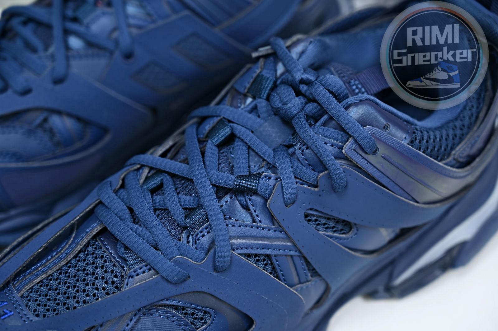 Balenciaga all sizes still in stock! Please contact customer service on iMessage/WhatsApp to purchase! BLGA  Track（LED）