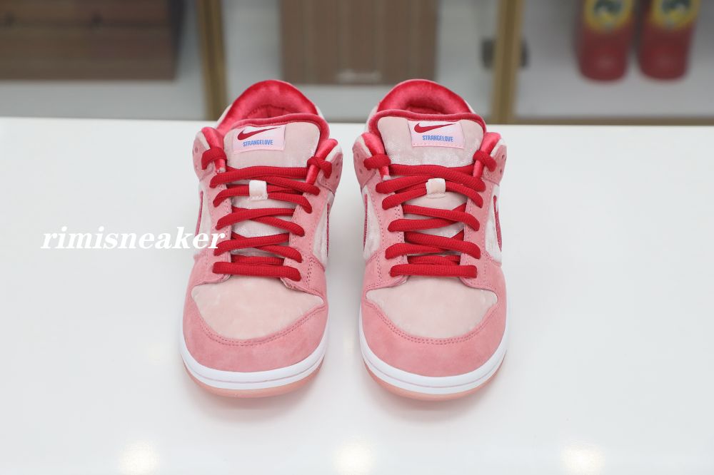 STRANGELOVE X DUNK LOW SB