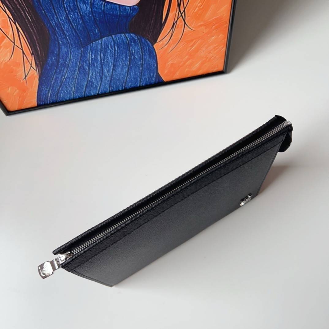 L*V logo calfskin protective case clutch M30450