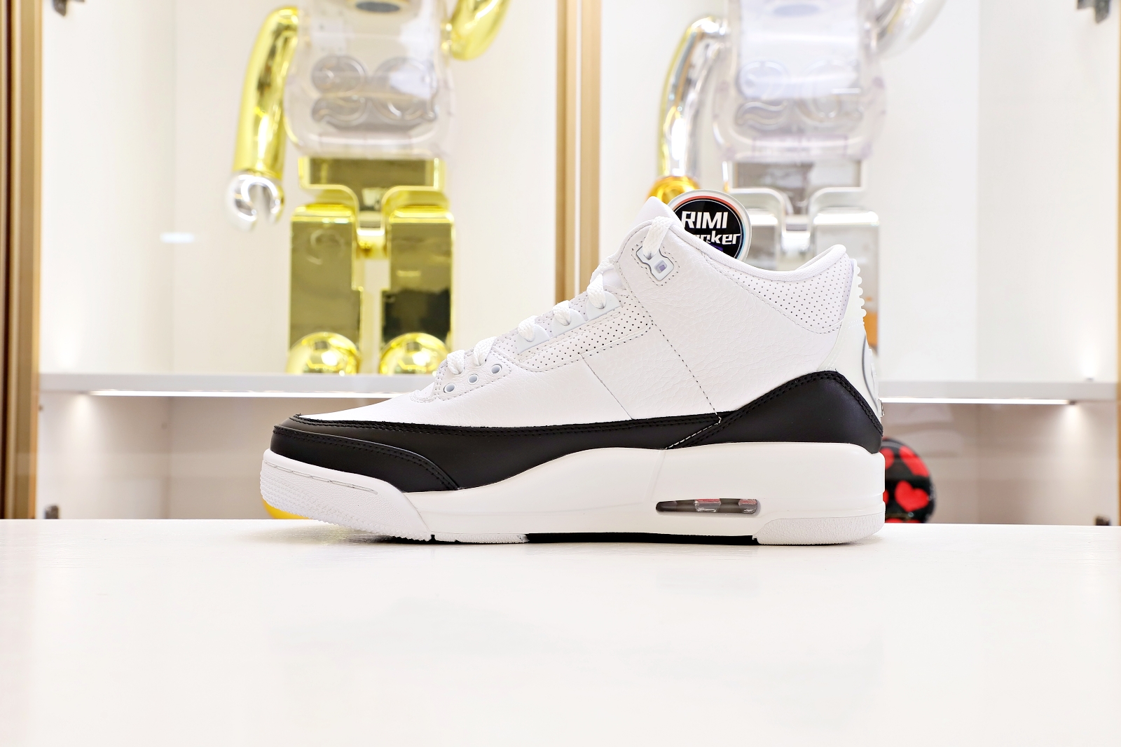 FRAGMENT DESIGN X AIR JORDAN 3 RETRO SP