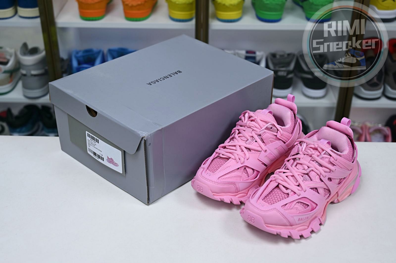 Balenciaga all sizes still in stock! Please contact customer service on iMessage/WhatsApp to purchase! BLGA  Track（LED）