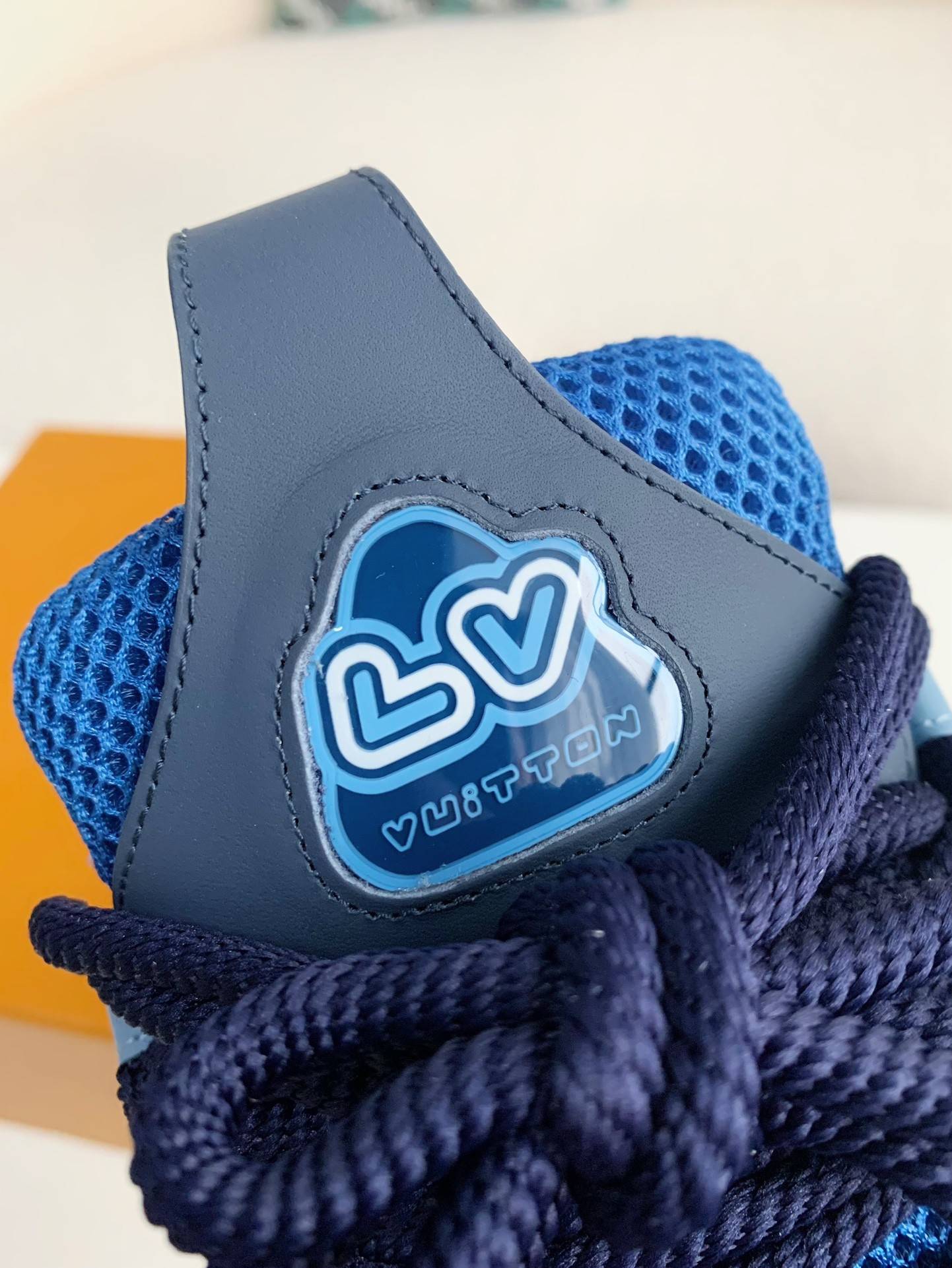 L*V RUNNER TATIC sneakers