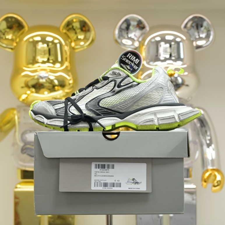 Balenciaga all sizes still in stock! Please contact customer service on iMessage/WhatsApp to purchase! BLGA 3XL