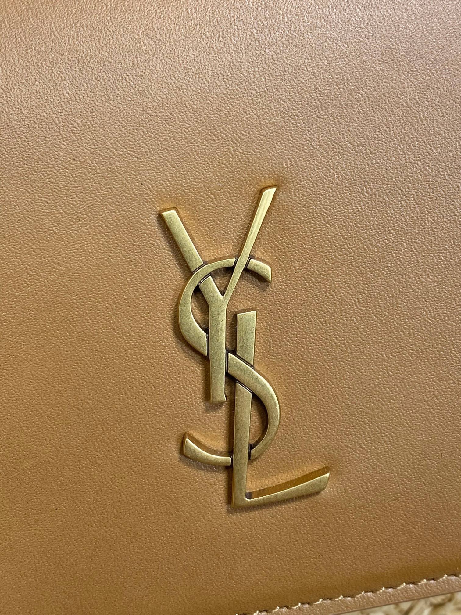 Yves Saint Laurent straw mini MANON handmade model: 774269 size: 23x12x6