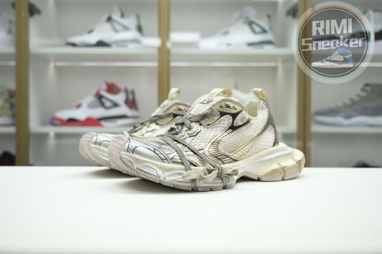 Balenciaga all sizes still in stock! Please contact customer service on iMessage/WhatsApp to purchase!  BLGA  3XL