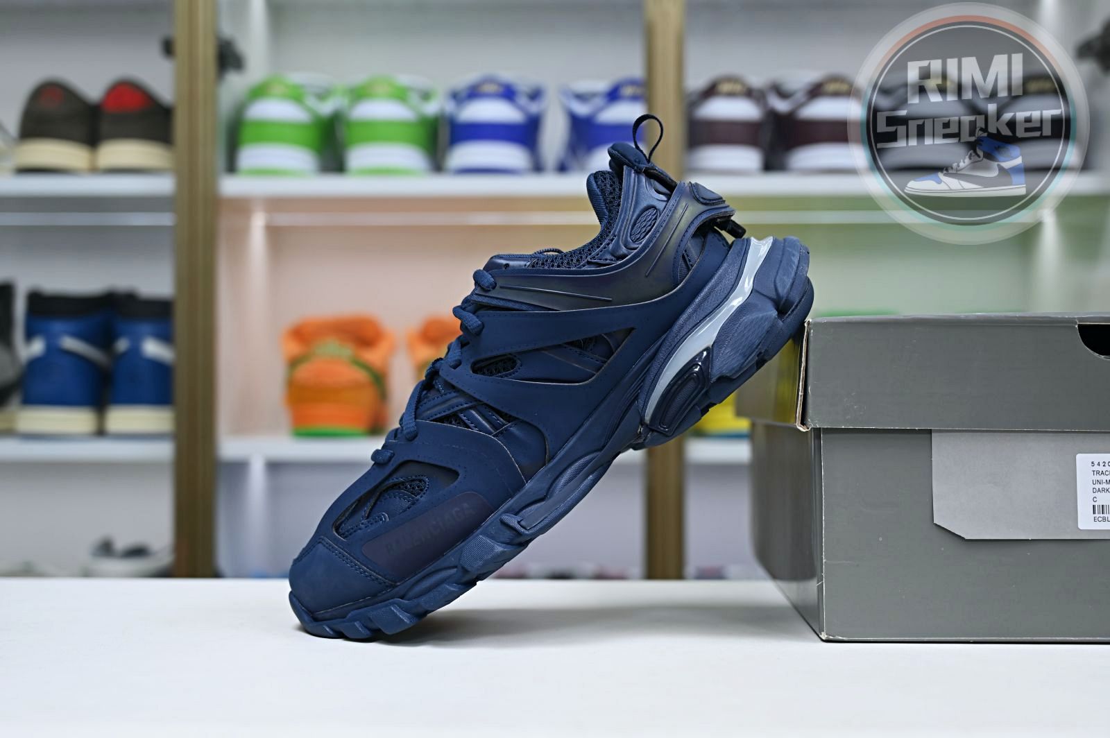 Balenciaga all sizes still in stock! Please contact customer service on iMessage/WhatsApp to purchase! BLGA  Track（LED）