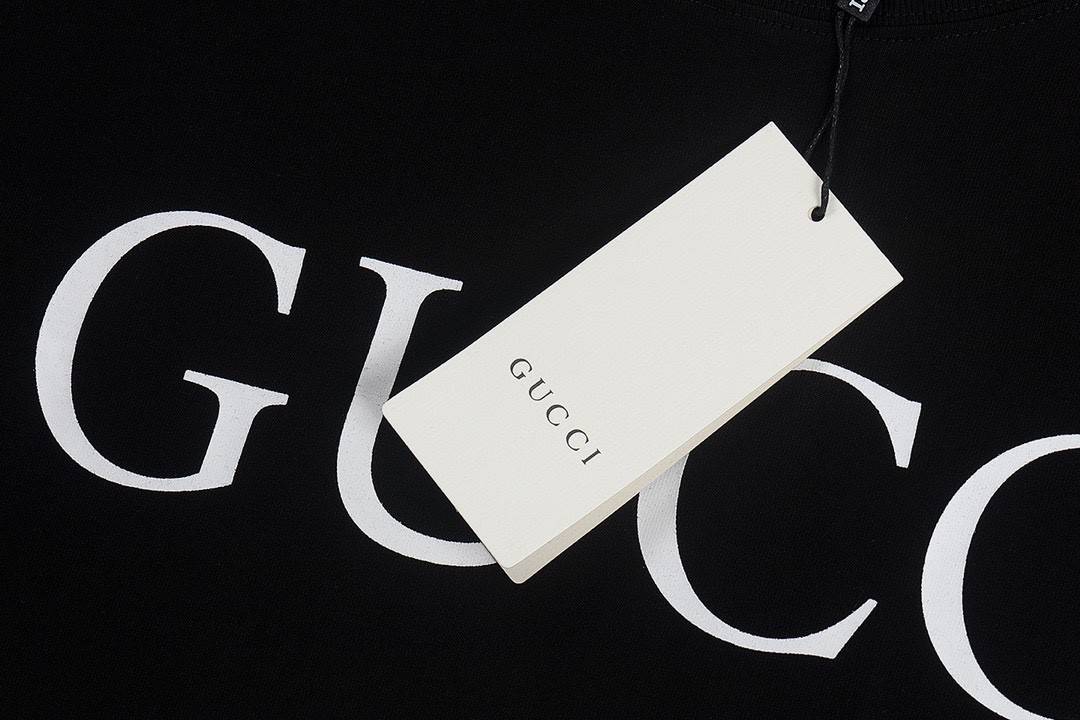 G*u*i tshirt