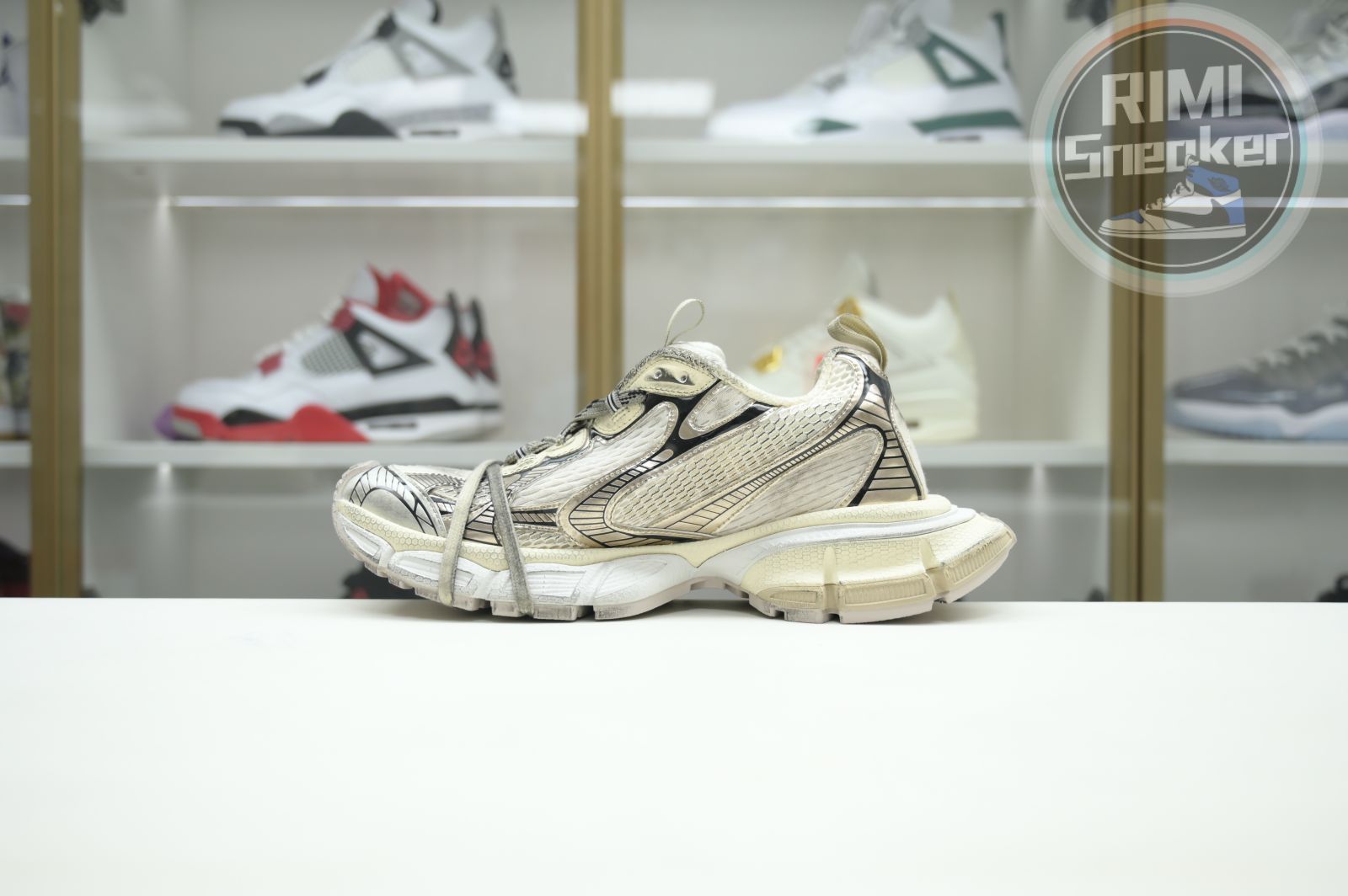 Balenciaga all sizes still in stock! Please contact customer service on iMessage/WhatsApp to purchase!  BLGA  3XL