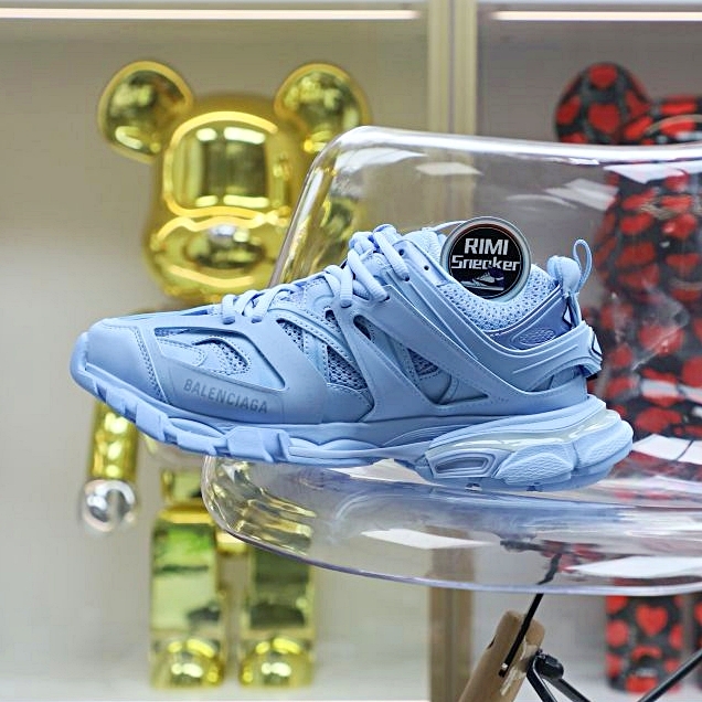 Balenciaga all sizes still in stock! Please contact customer service on iMessage/WhatsApp to purchase! BLGA Track(LED)