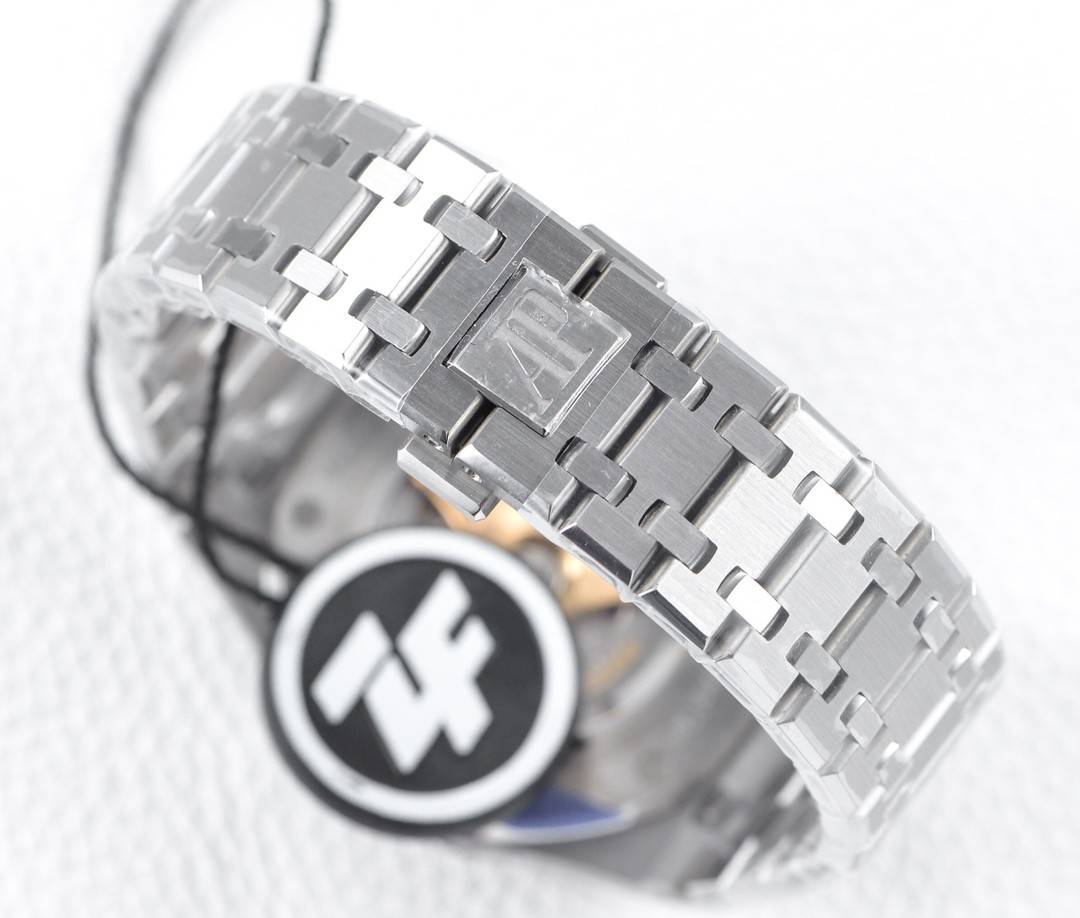 Audemars Piguet Royal Oak 15400 Series Men