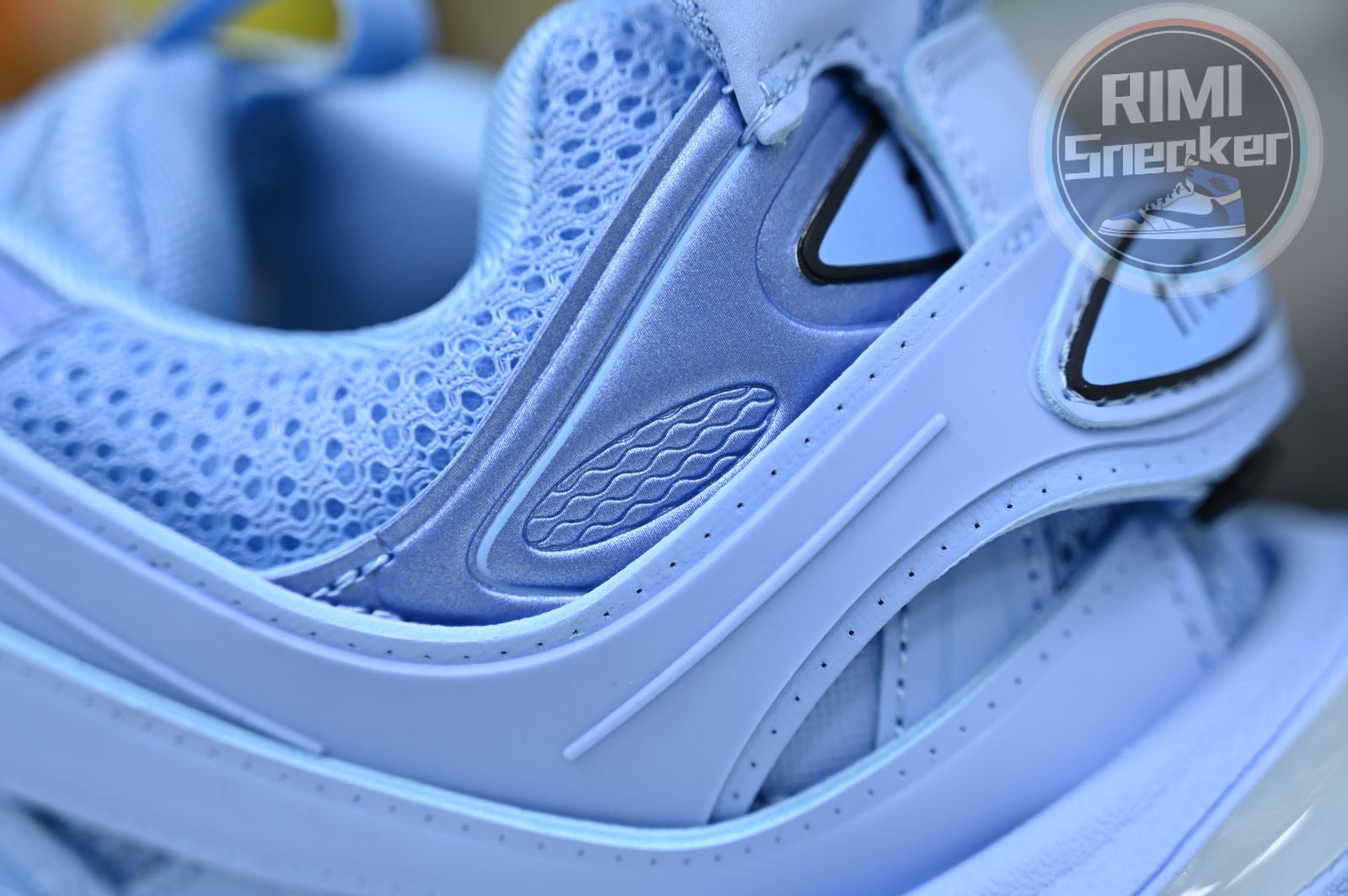 Balenciaga all sizes still in stock! Please contact customer service on iMessage/WhatsApp to purchase! BLGA  Track（LED）