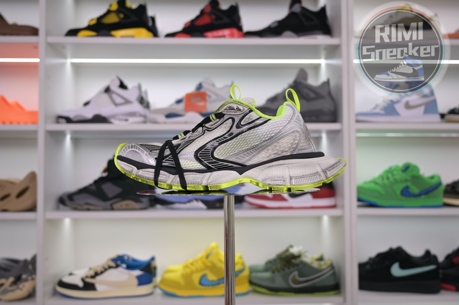 Balenciaga all sizes still in stock! Please contact customer service on iMessage/WhatsApp to purchase!  BLGA  3XL