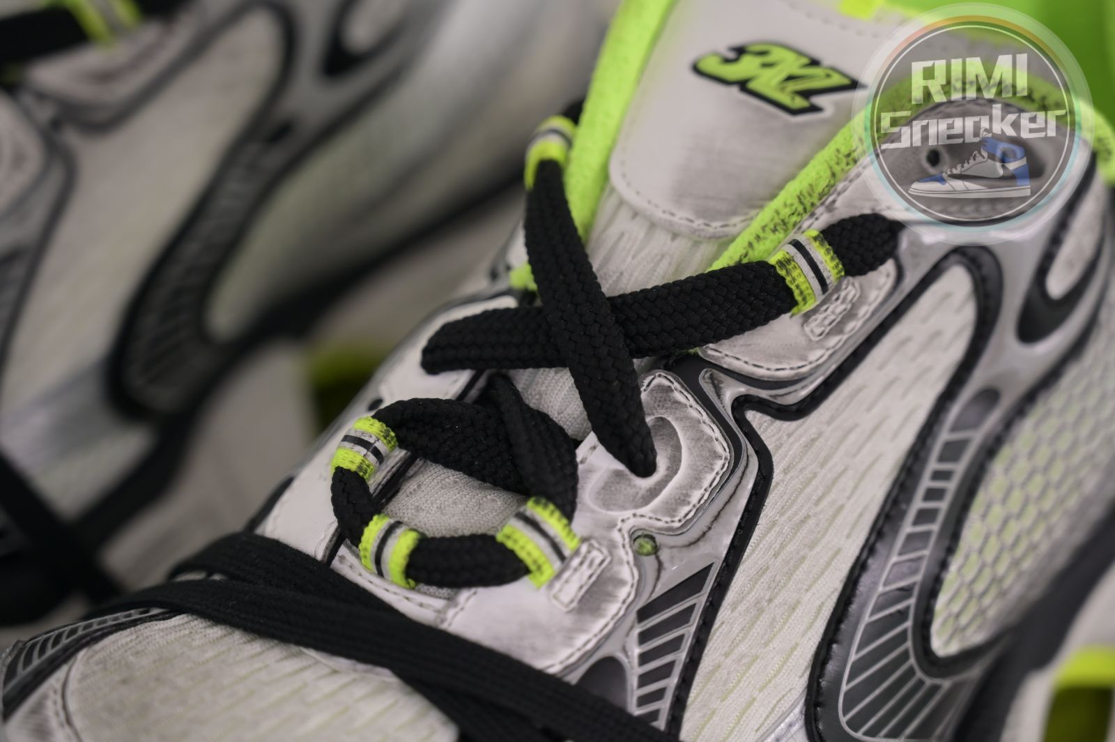 Balenciaga all sizes still in stock! Please contact customer service on iMessage/WhatsApp to purchase!  BLGA  3XL