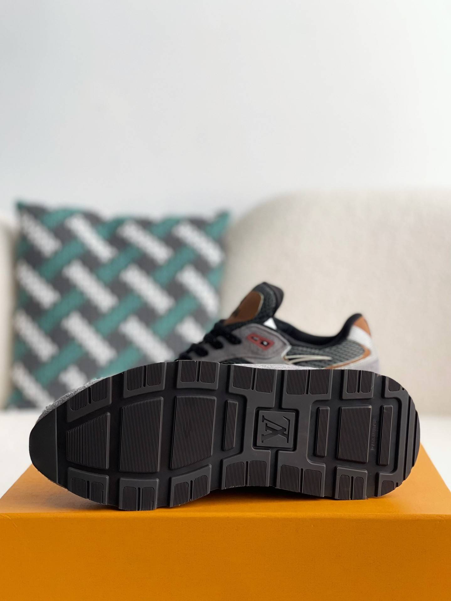 L*V Low-top running shoes