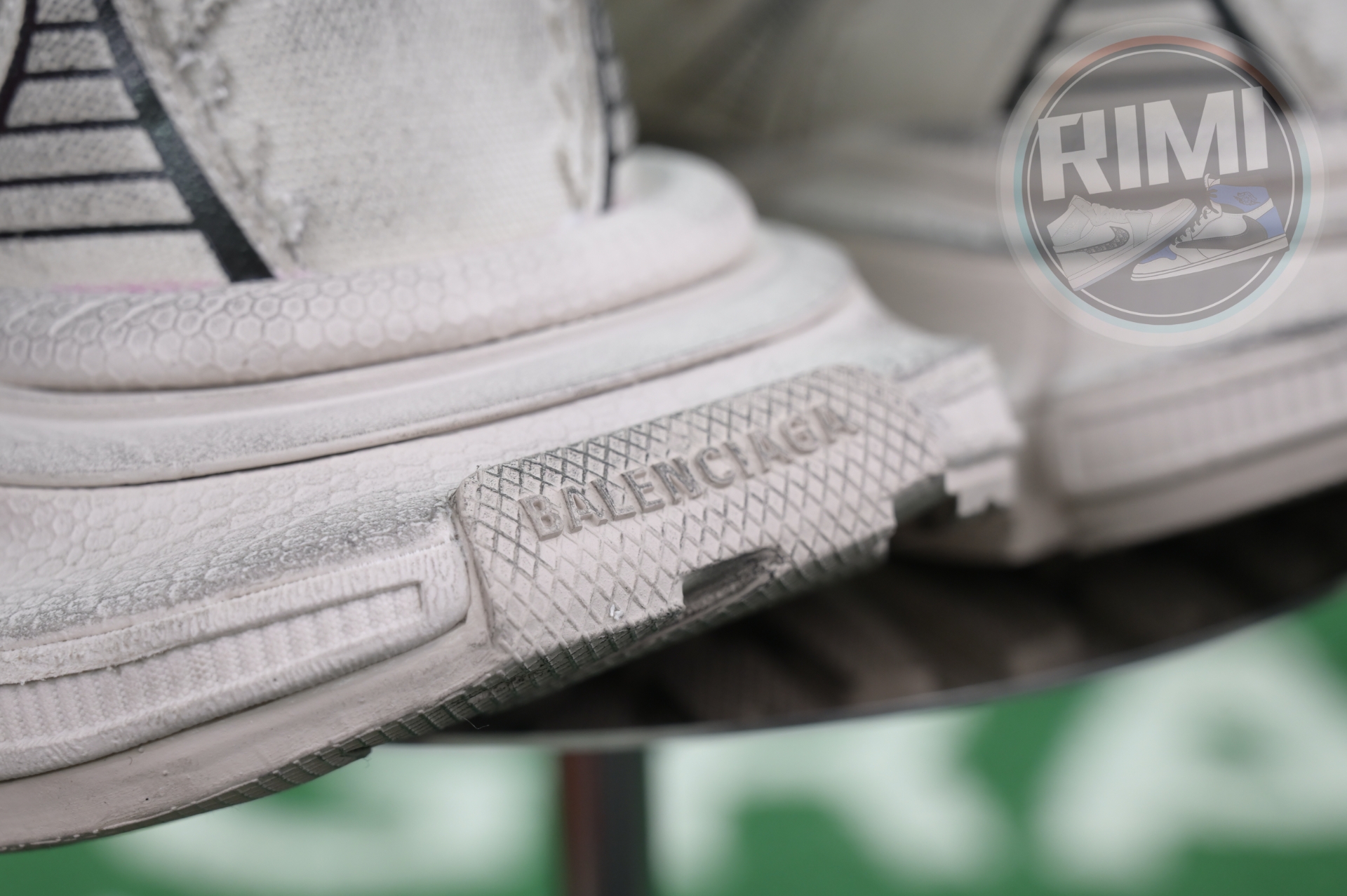 Balenciaga all sizes still in stock! Please contact customer service on iMessage/WhatsApp to purchase!  BLGA  3XL