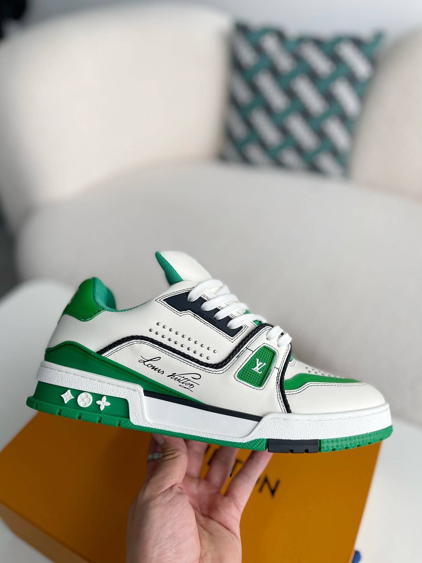 L*V TRAINER SNEAKERS