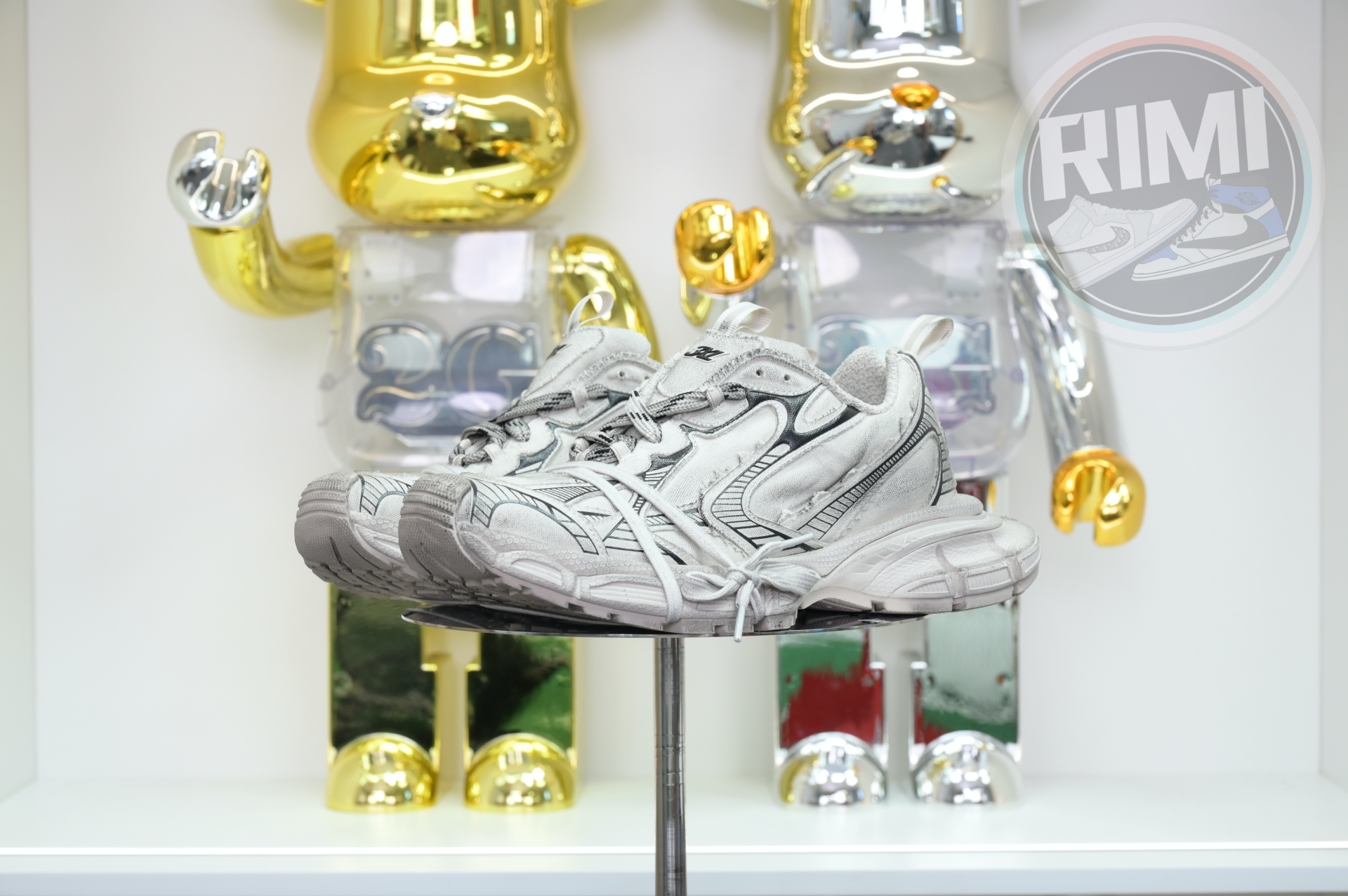 Balenciaga all sizes still in stock! Please contact customer service on iMessage/WhatsApp to purchase!  BLGA  3XL