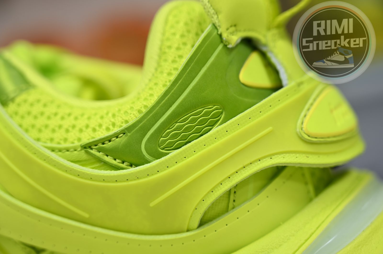 Balenciaga all sizes still in stock! Please contact customer service on iMessage/WhatsApp to purchase! BLGA Track（LED）