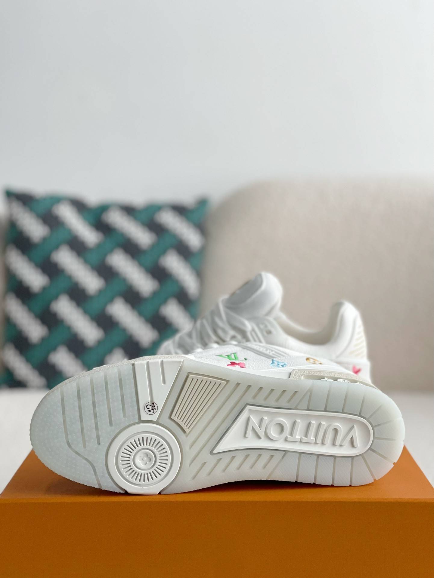 L*V TRAINER SNEAKERS