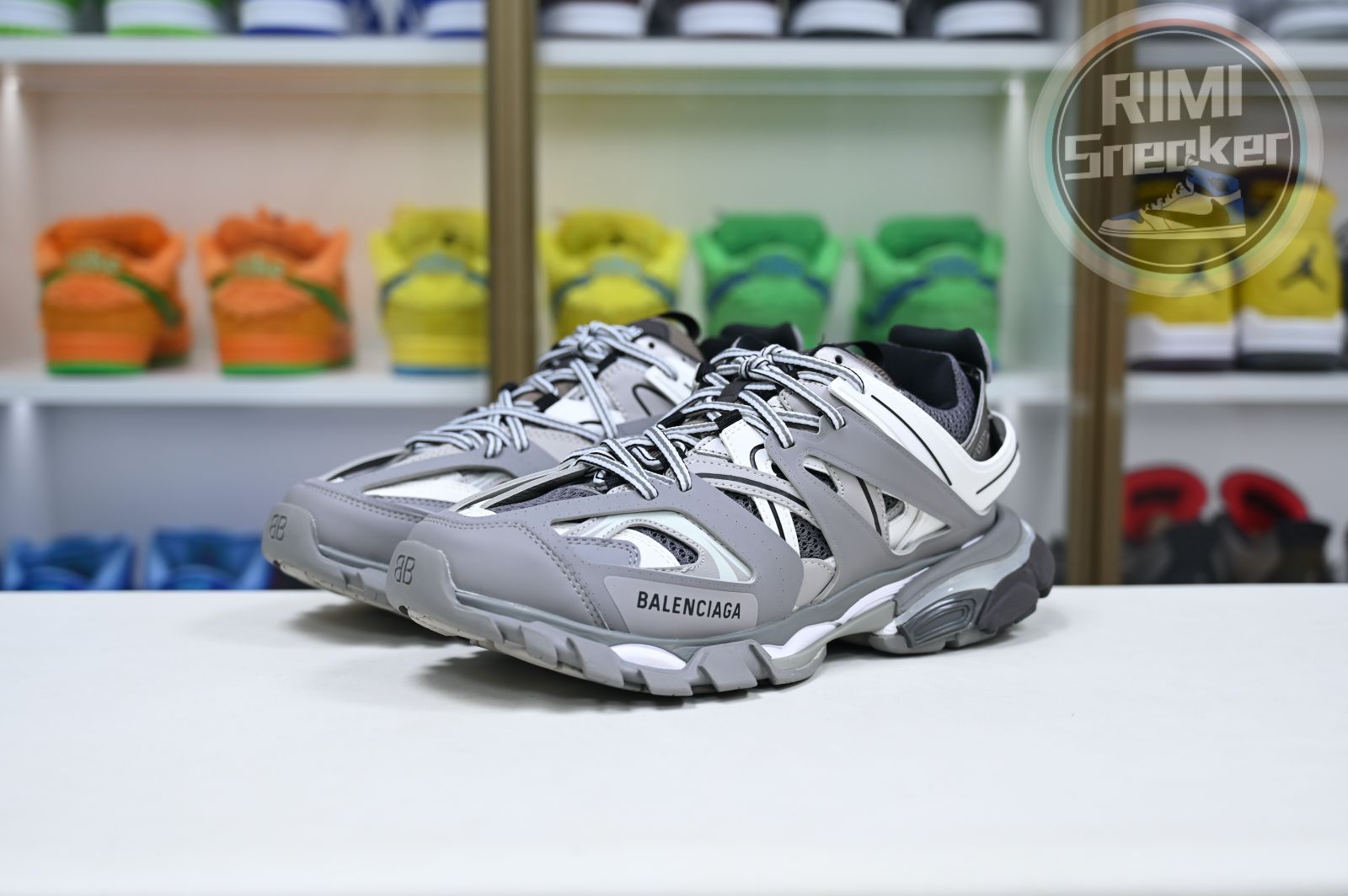 Balenciaga all sizes still in stock! Please contact customer service on iMessage/WhatsApp to purchase! BLGA  Track（LED）