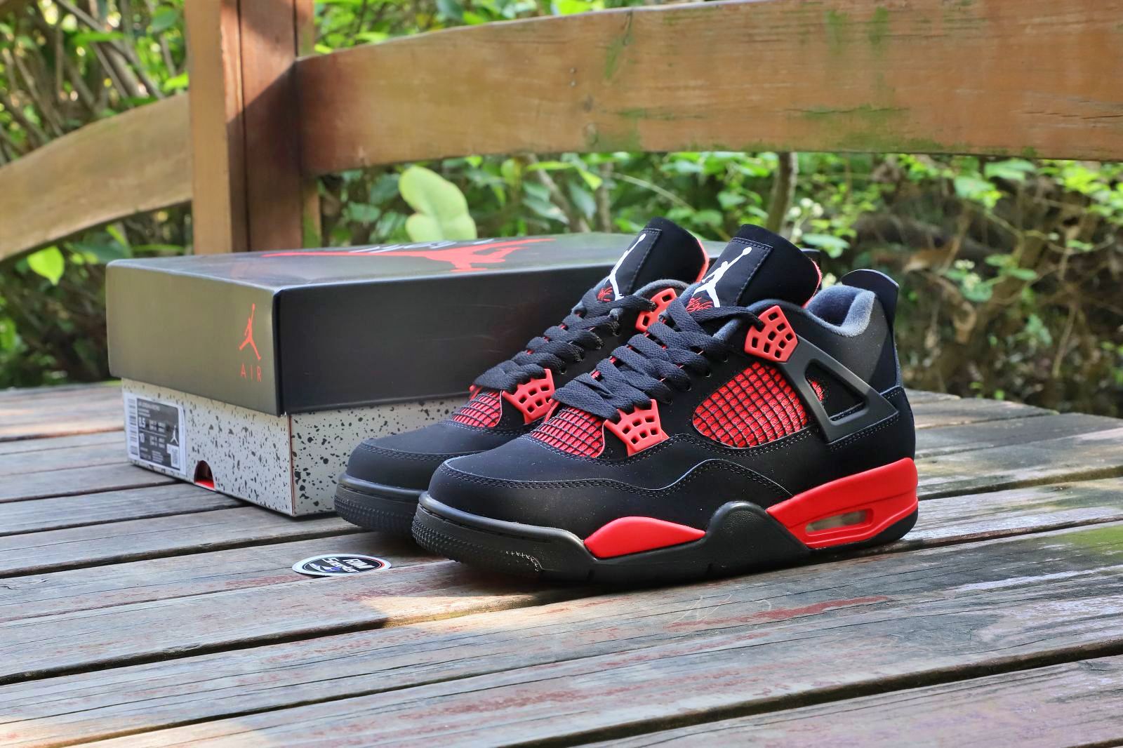 AIR JORDAN 4 RETRO