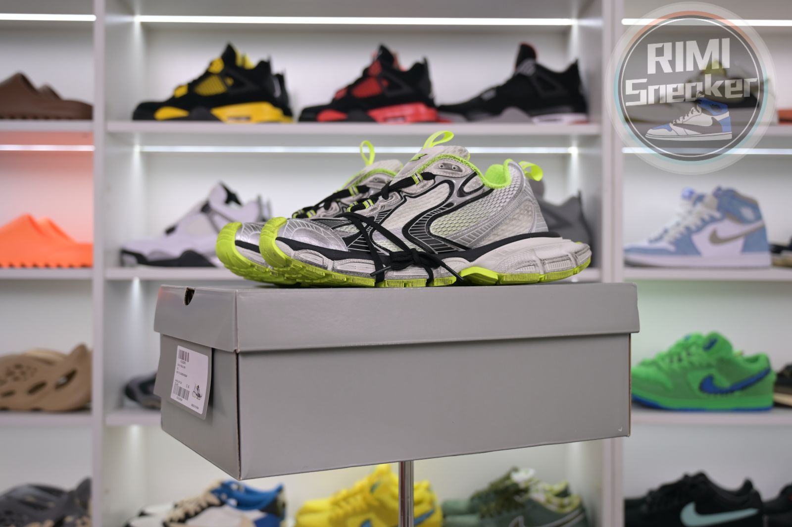 Balenciaga all sizes still in stock! Please contact customer service on iMessage/WhatsApp to purchase!  BLGA  3XL