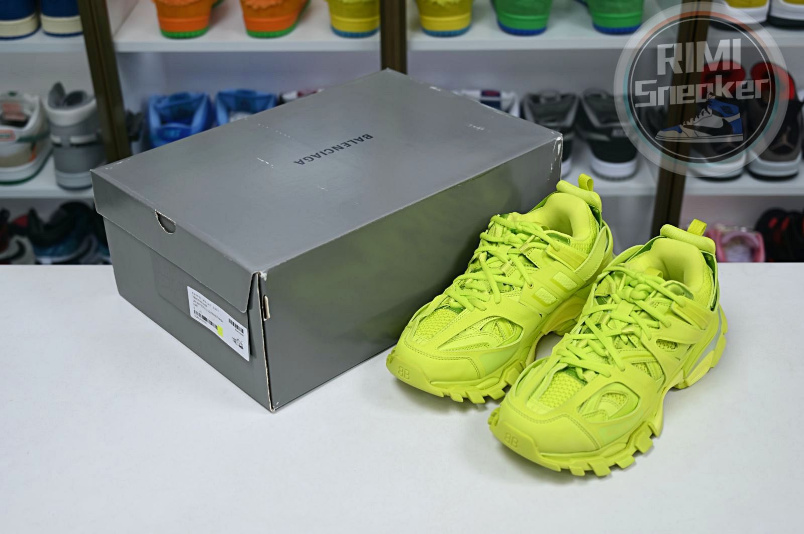 Balenciaga all sizes still in stock! Please contact customer service on iMessage/WhatsApp to purchase! BLGA Track（LED）