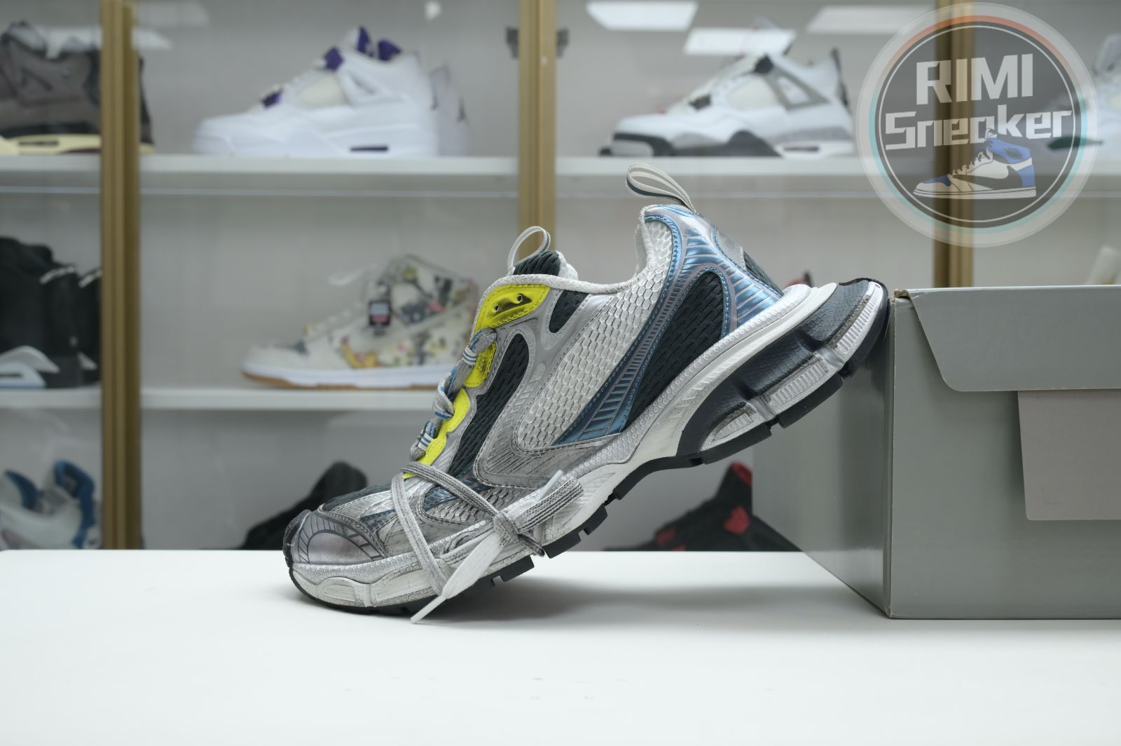 Balenciaga all sizes still in stock! Please contact customer service on iMessage/WhatsApp to purchase!  BLGA  3XL