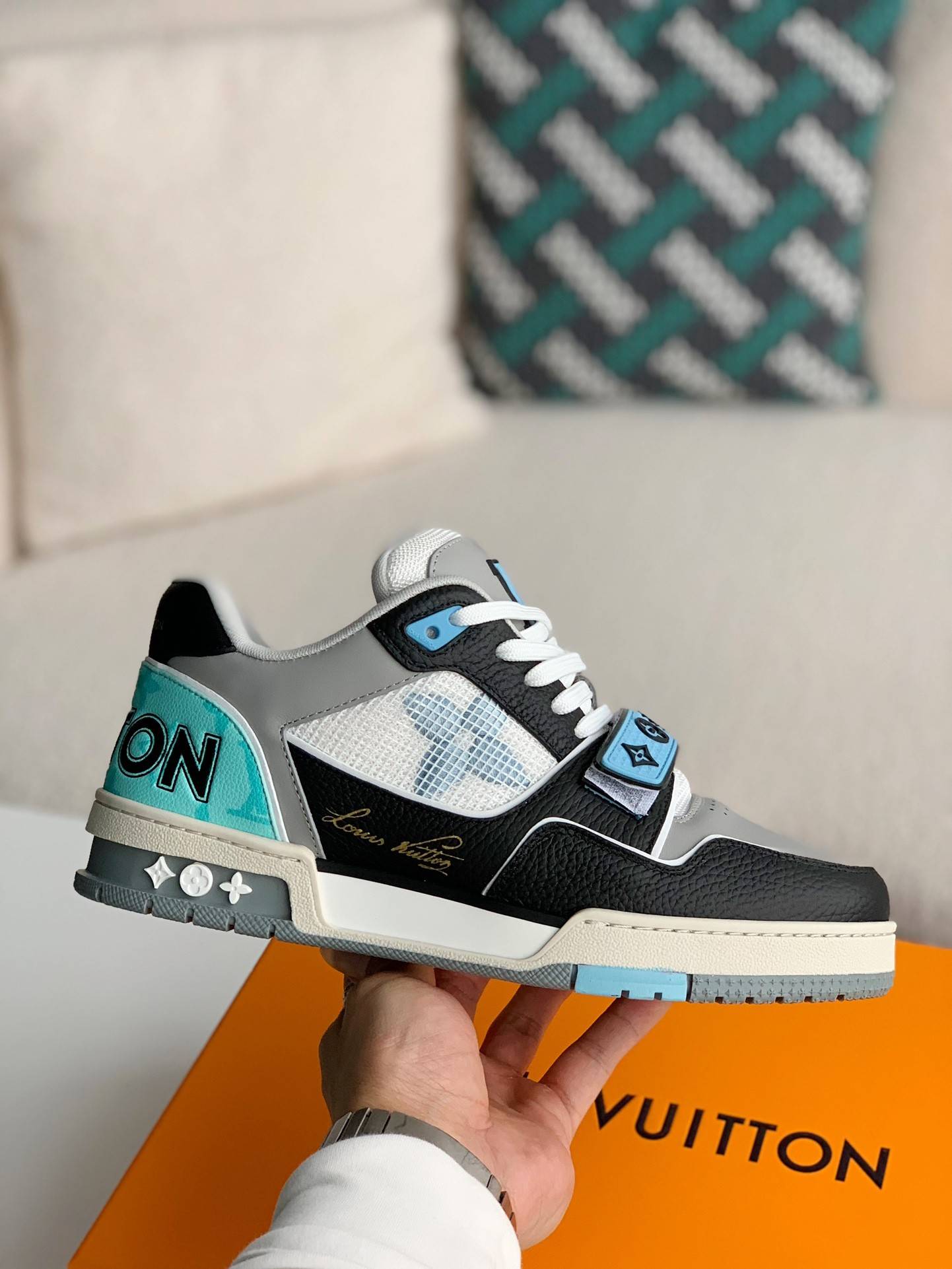 L*V TRAINER Sneakers