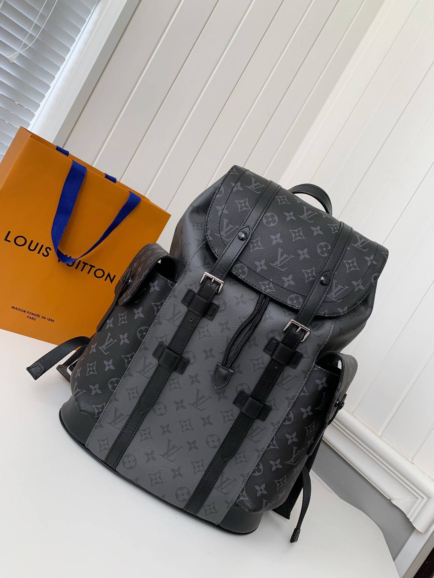L*V CHRISTOPHER Backpack MM45419 Top Quality Size: 38 * 44 * 21cm