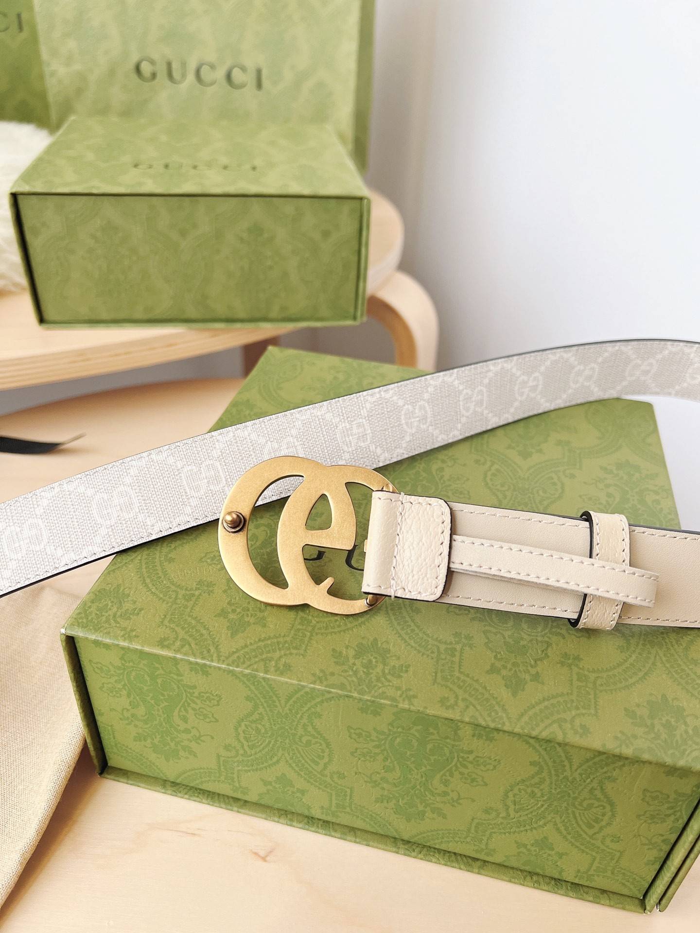 G*u*i ladies belt