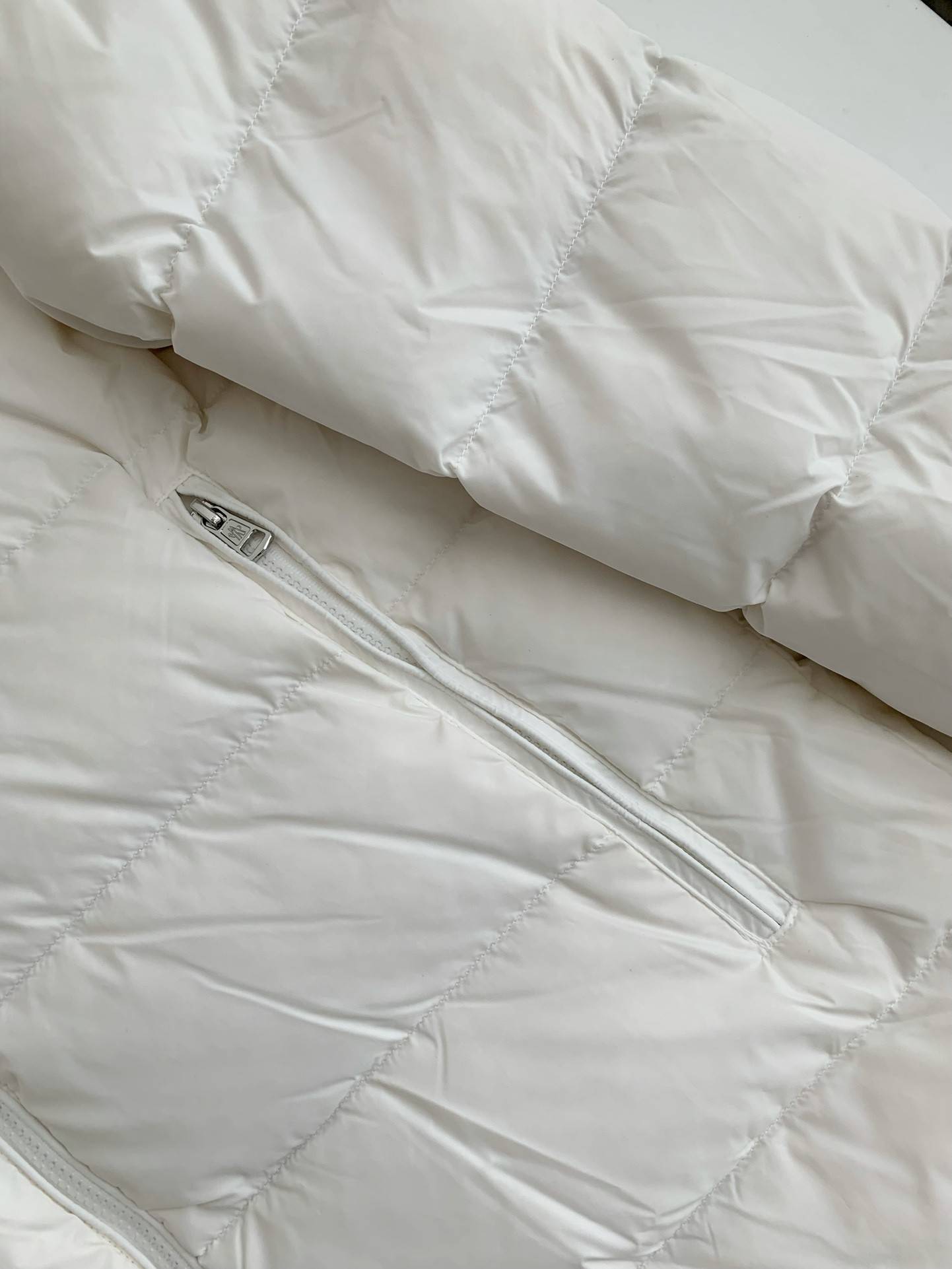 Moncler Montbeliard down jacket