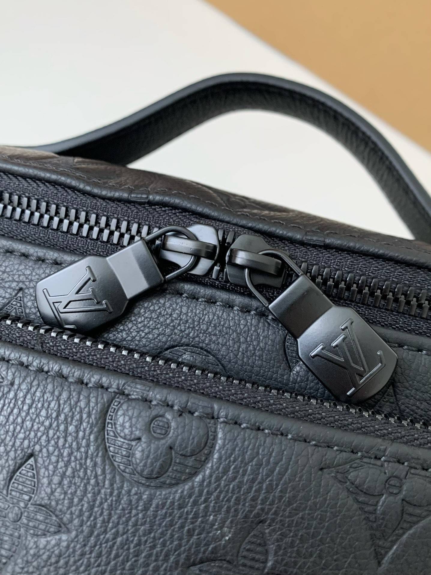 New L*V RUSH waist bag M47058 Size: 30*15*8cm