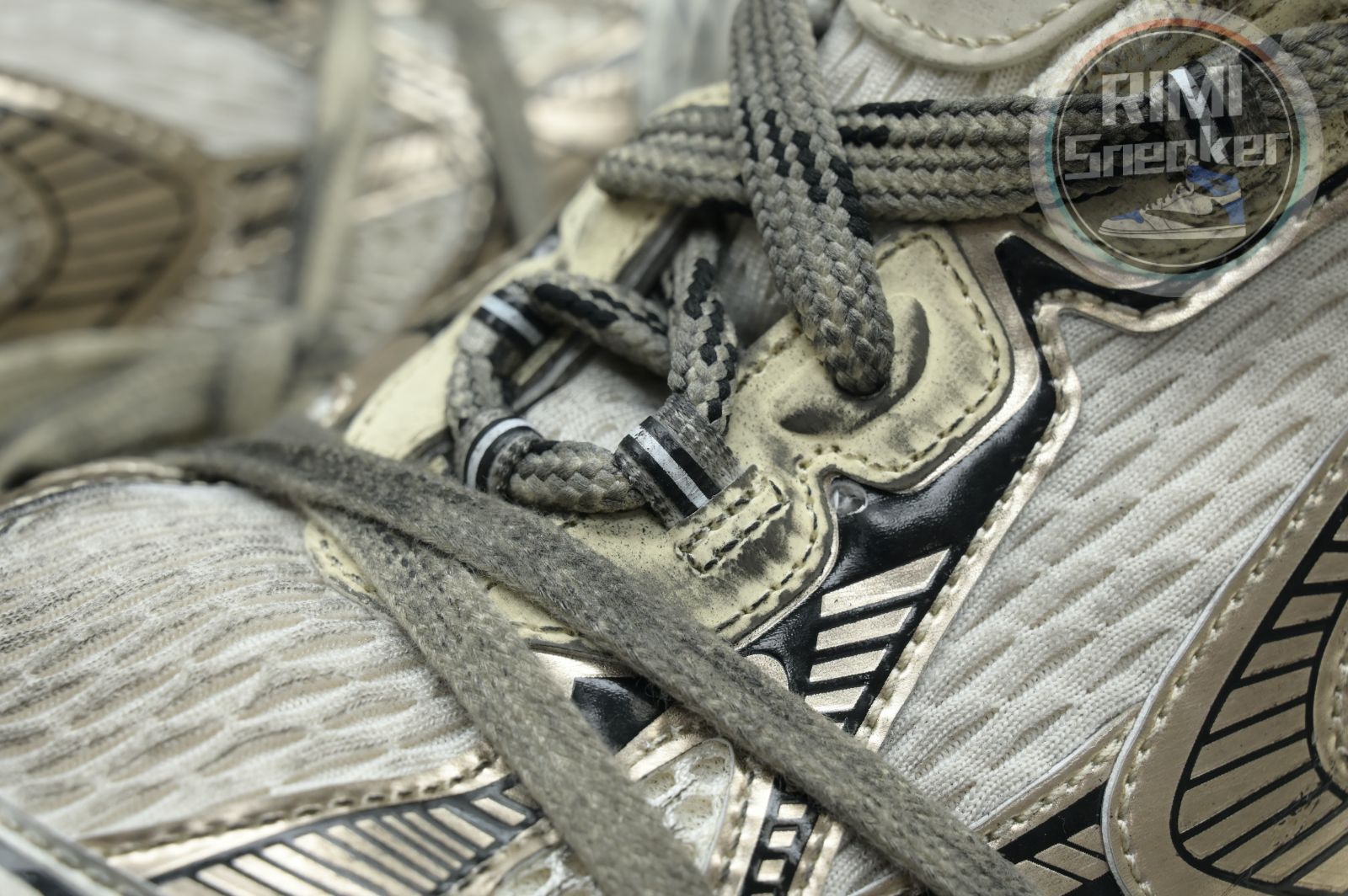 Balenciaga all sizes still in stock! Please contact customer service on iMessage/WhatsApp to purchase!  BLGA  3XL