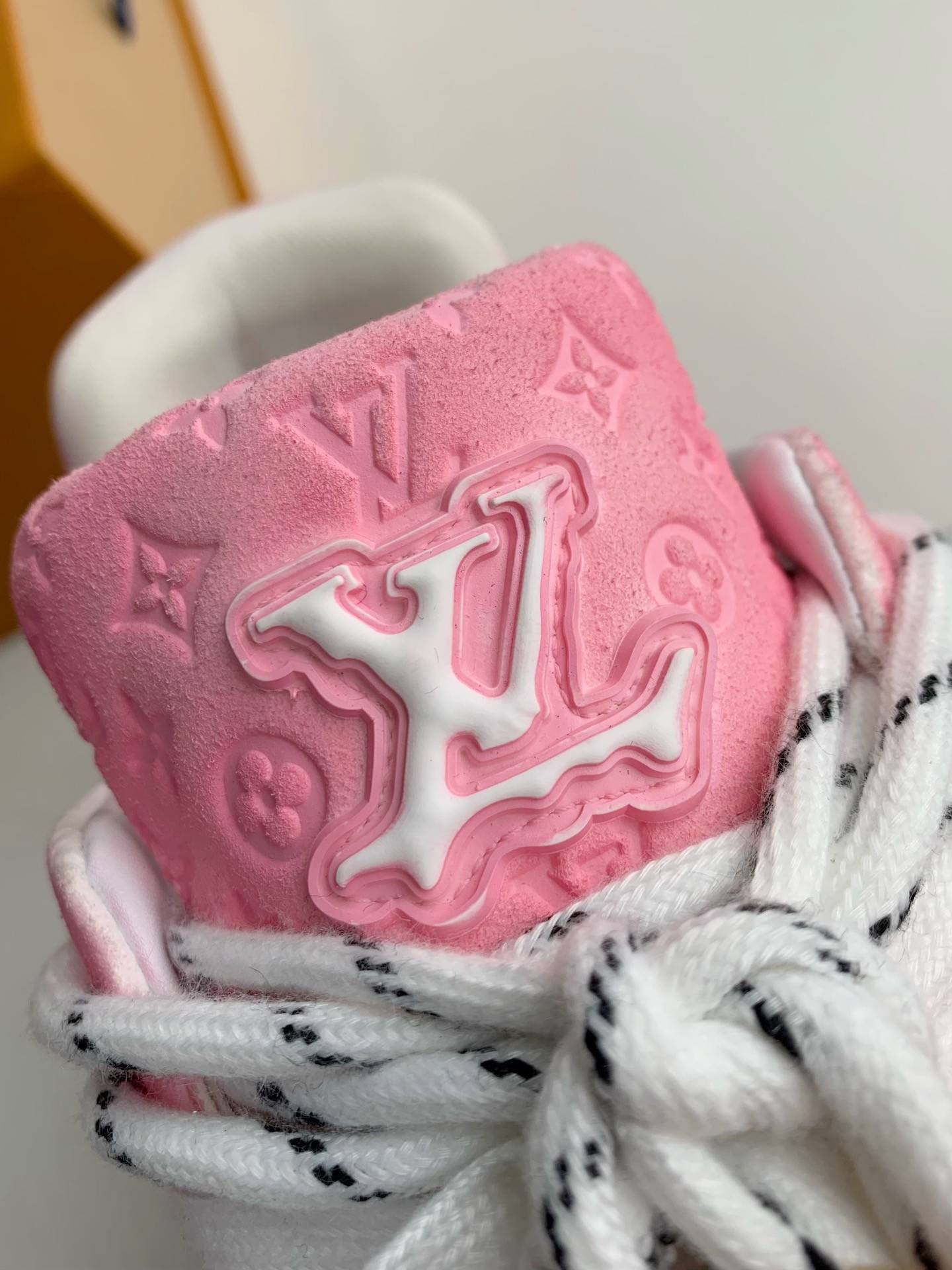 L*V TRAINER SNEAKERS