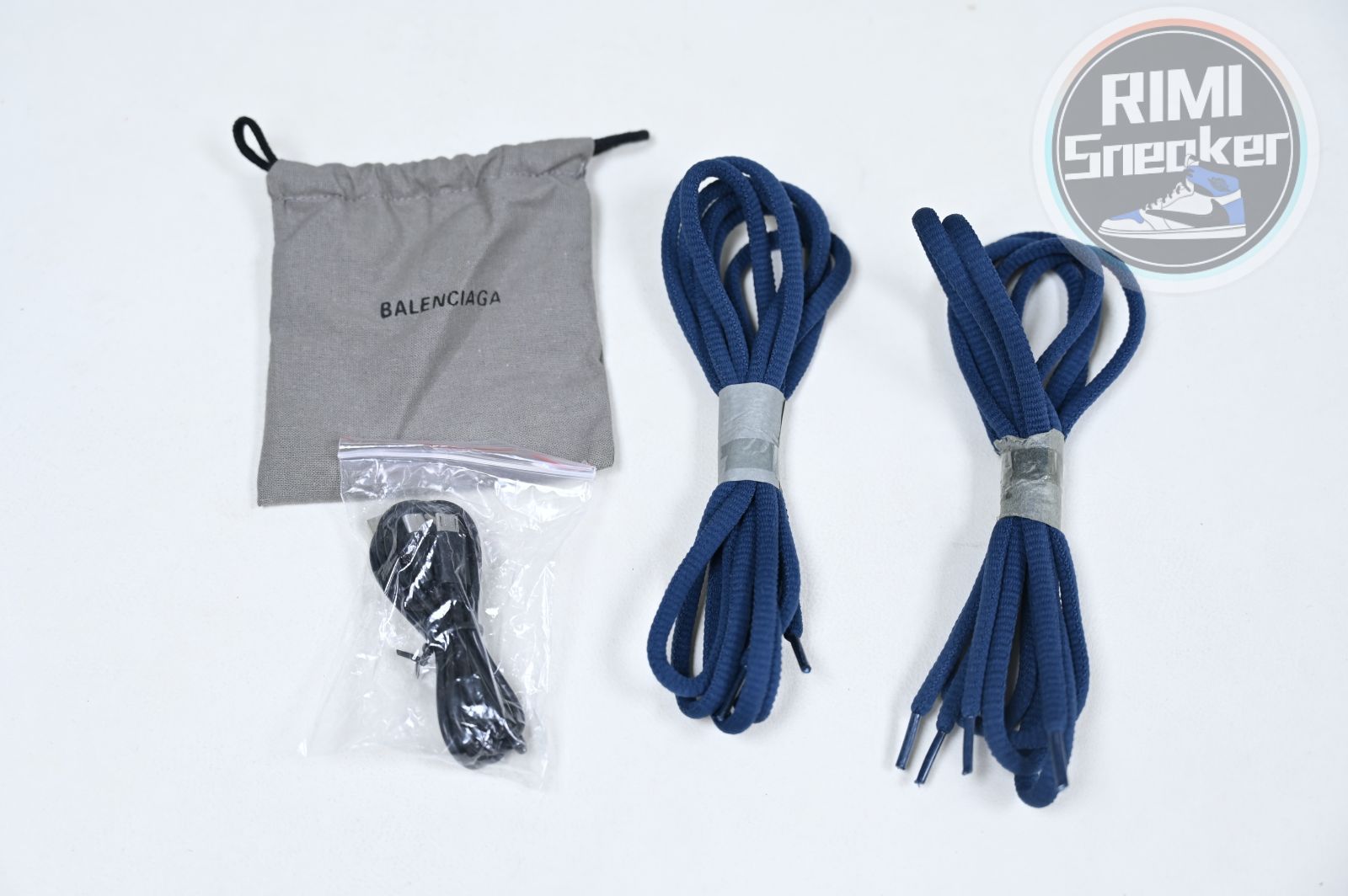 Balenciaga all sizes still in stock! Please contact customer service on iMessage/WhatsApp to purchase! BLGA  Track（LED）