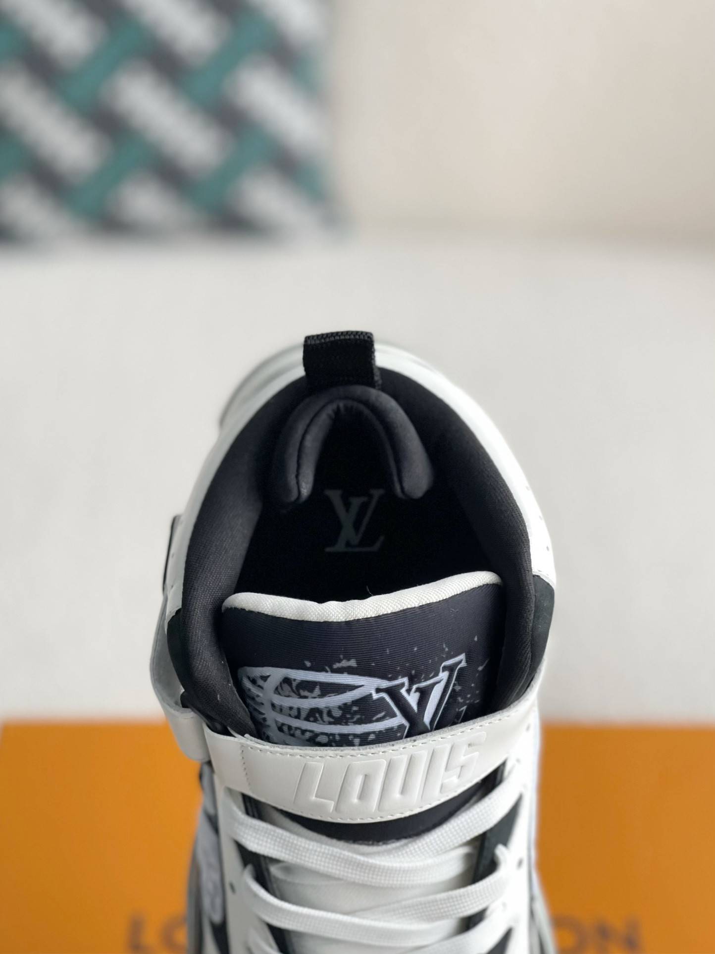 L*V Trainer  Adjustable Mode Paste Sports Casual Shoes