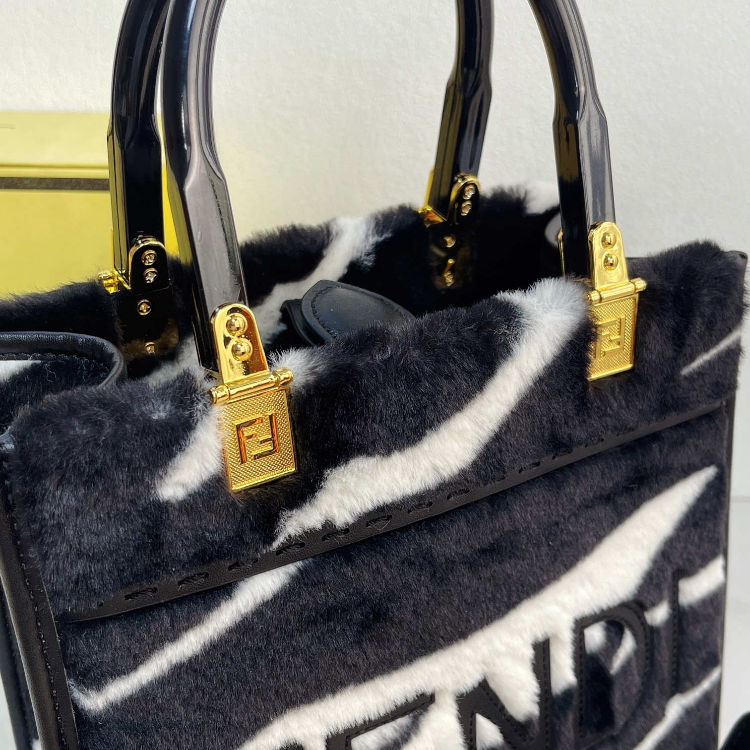 Fendi Tote Bag "Sunshine Tote Bag" Model: 8836 Black and White Pattern Size 23ⅹ22cm