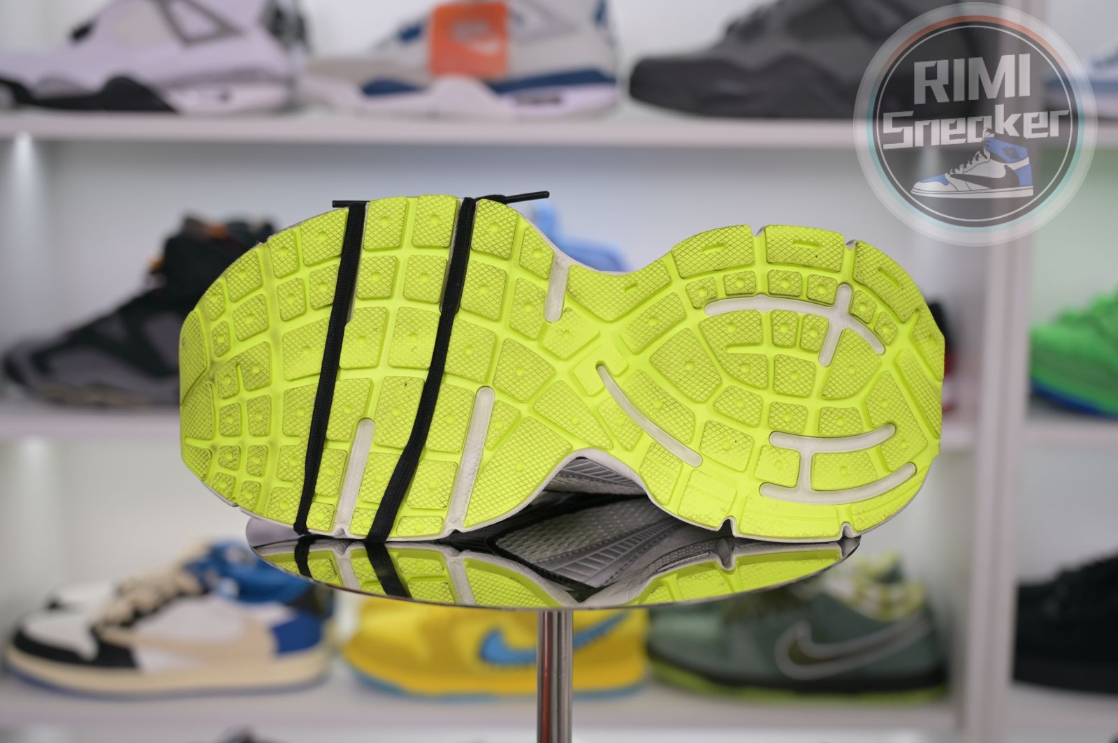 Balenciaga all sizes still in stock! Please contact customer service on iMessage/WhatsApp to purchase!  BLGA  3XL