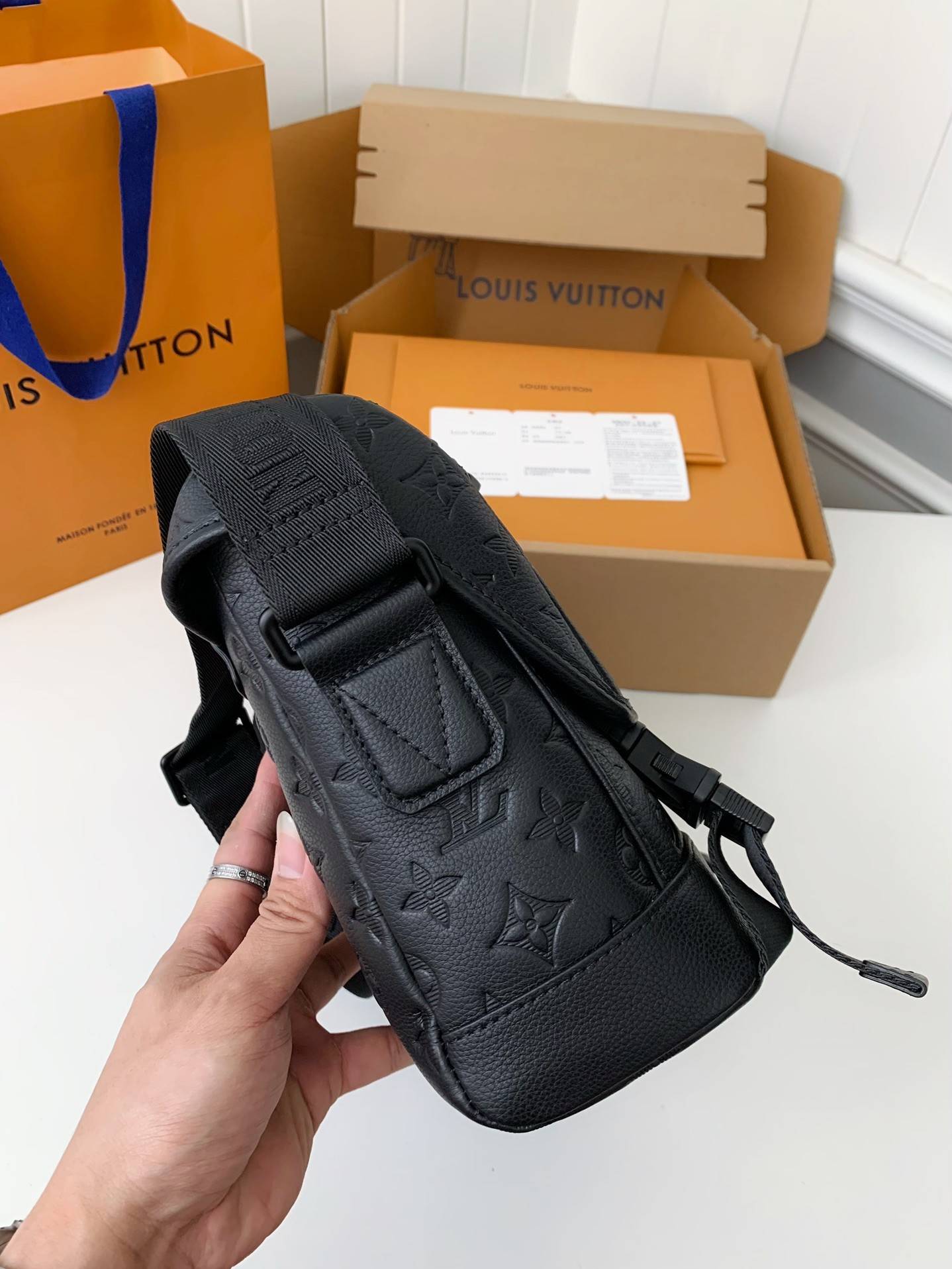 New L*V VOYAGER small men