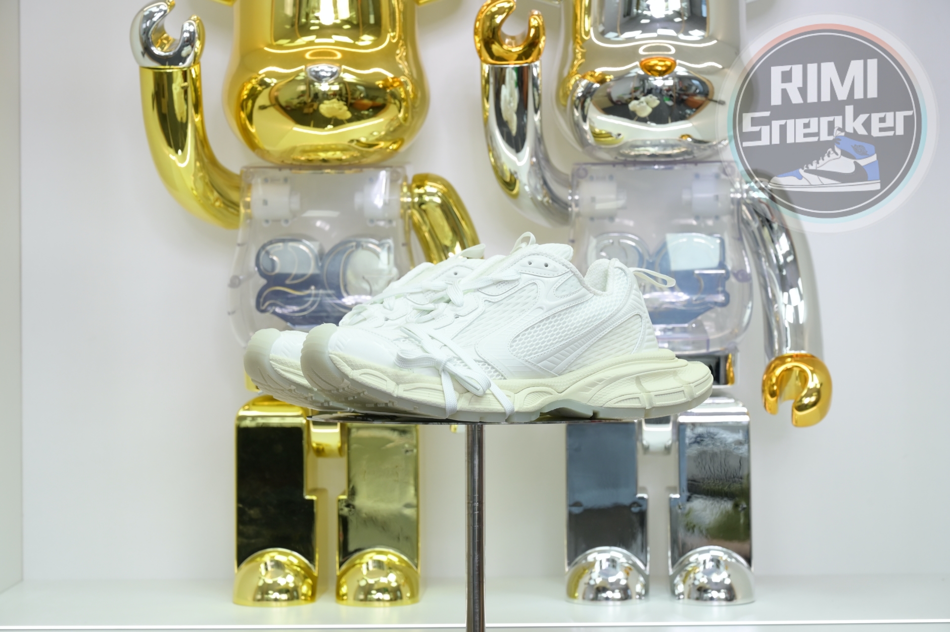 Balenciaga all sizes still in stock! Please contact customer service on iMessage/WhatsApp to purchase!  BLGA  3XL