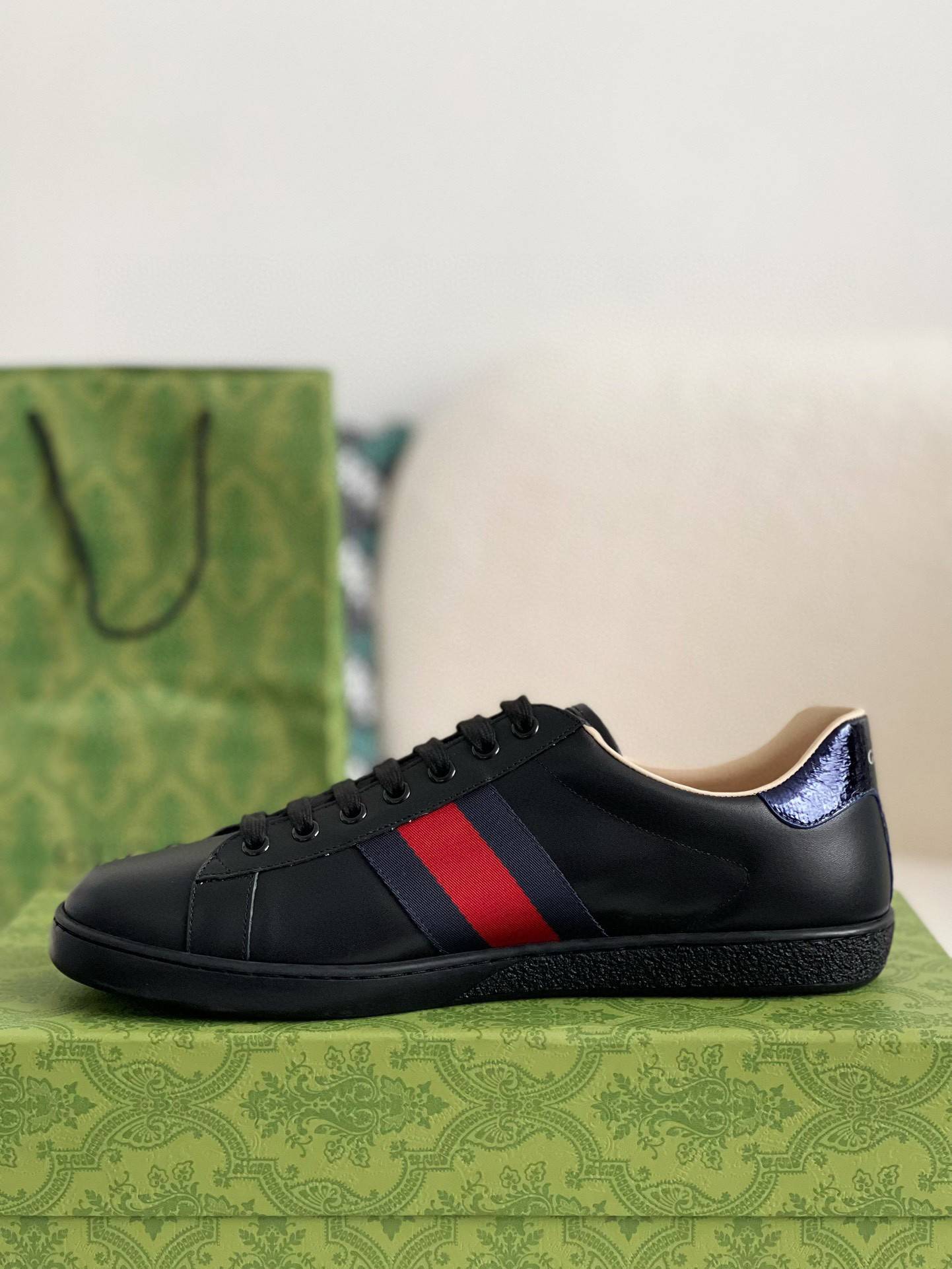 GU*Isneakers Support chip phone sensing