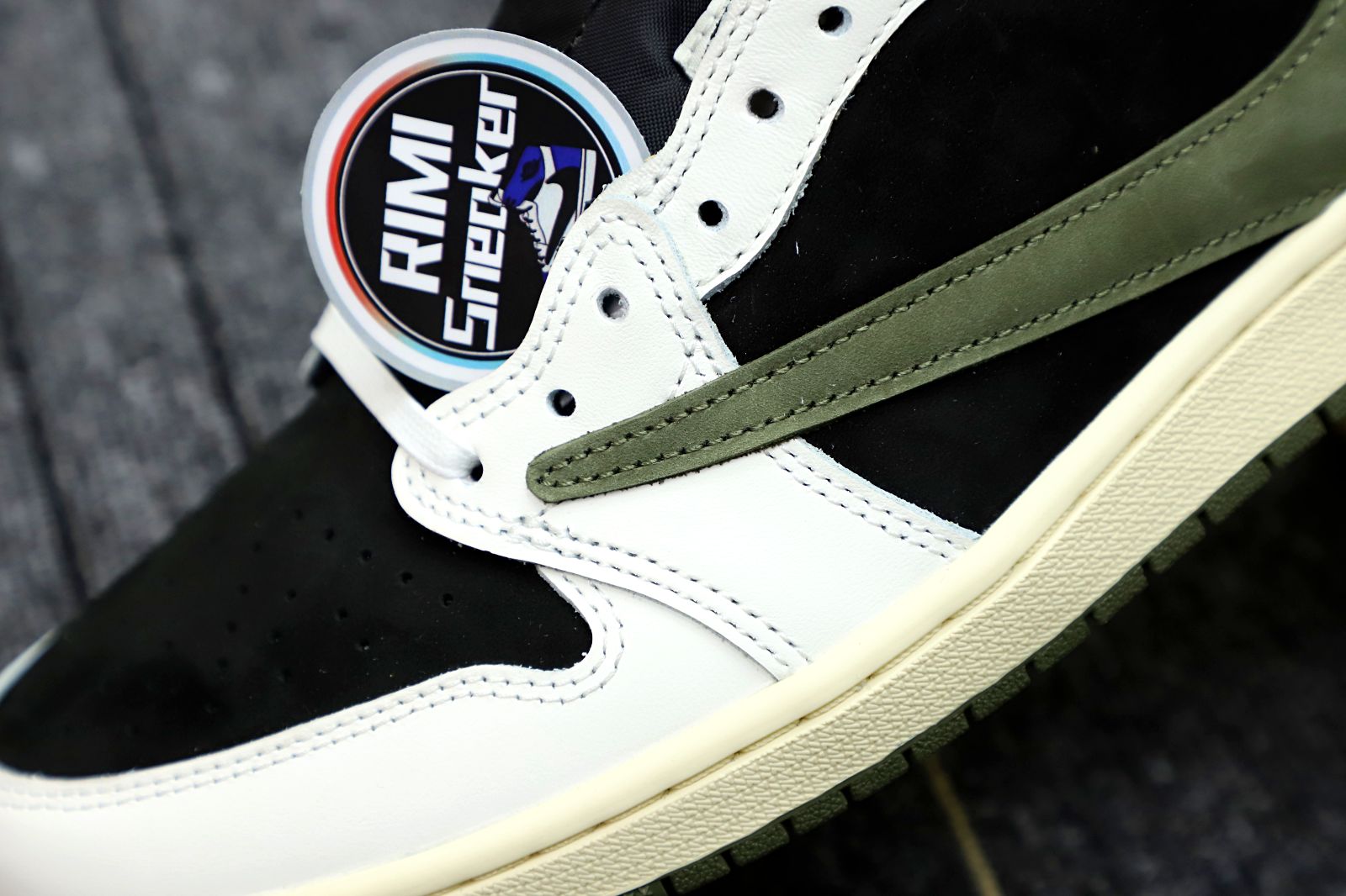 TRAVIS SCOTT X NIKE AIR JORDAN 1 LOW OG “Olive”