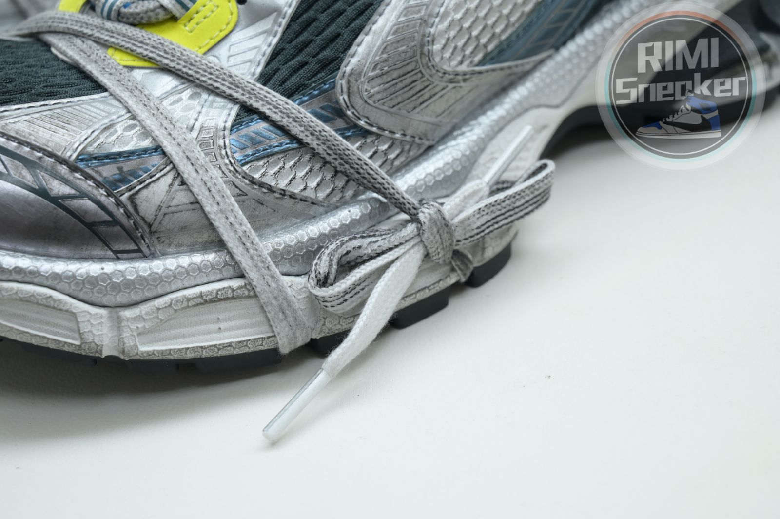 Balenciaga all sizes still in stock! Please contact customer service on iMessage/WhatsApp to purchase!  BLGA  3XL