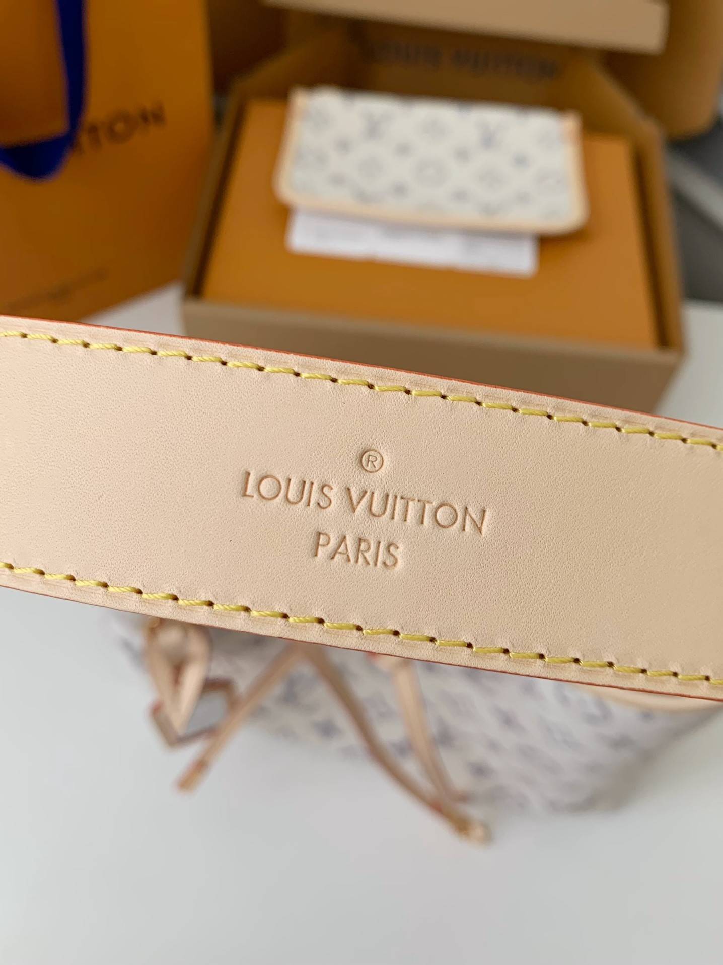 L*V Carryall small handbag M24707  Size：29*24*12cm