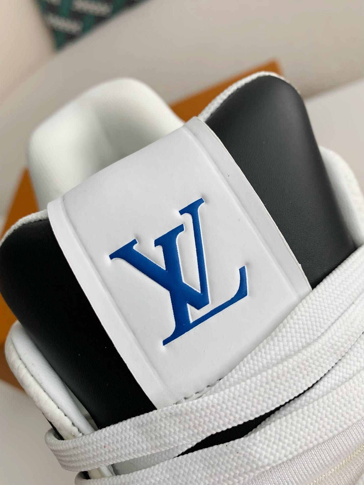 L*V TRAINER SNEAKERS