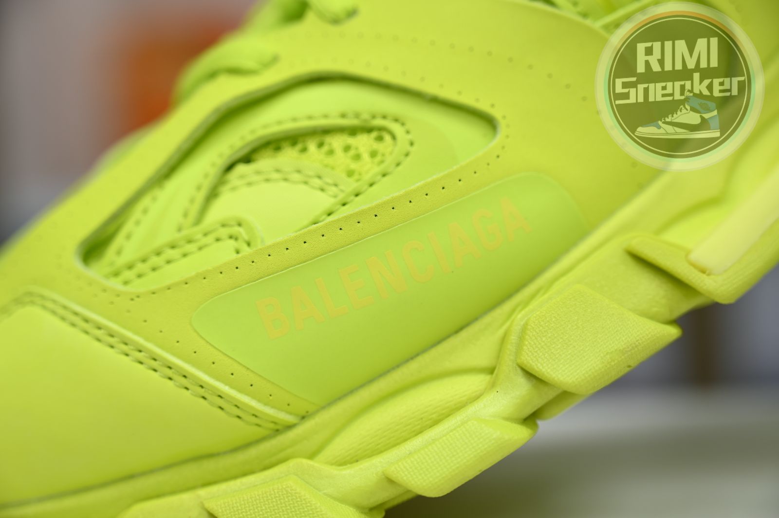 Balenciaga all sizes still in stock! Please contact customer service on iMessage/WhatsApp to purchase! BLGA Track（LED）