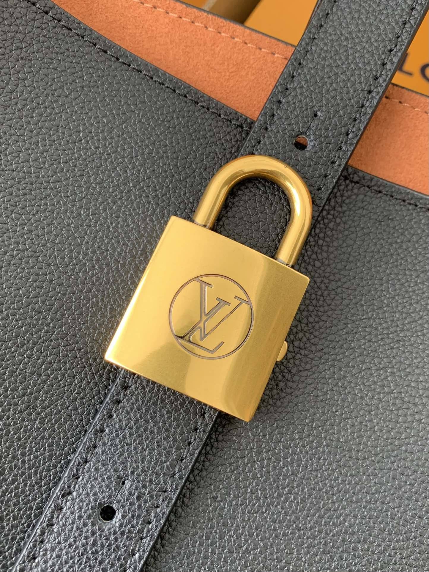 L*V Low Key Cabas Mid -number Handbag M25343 Size: 30*14*47cm