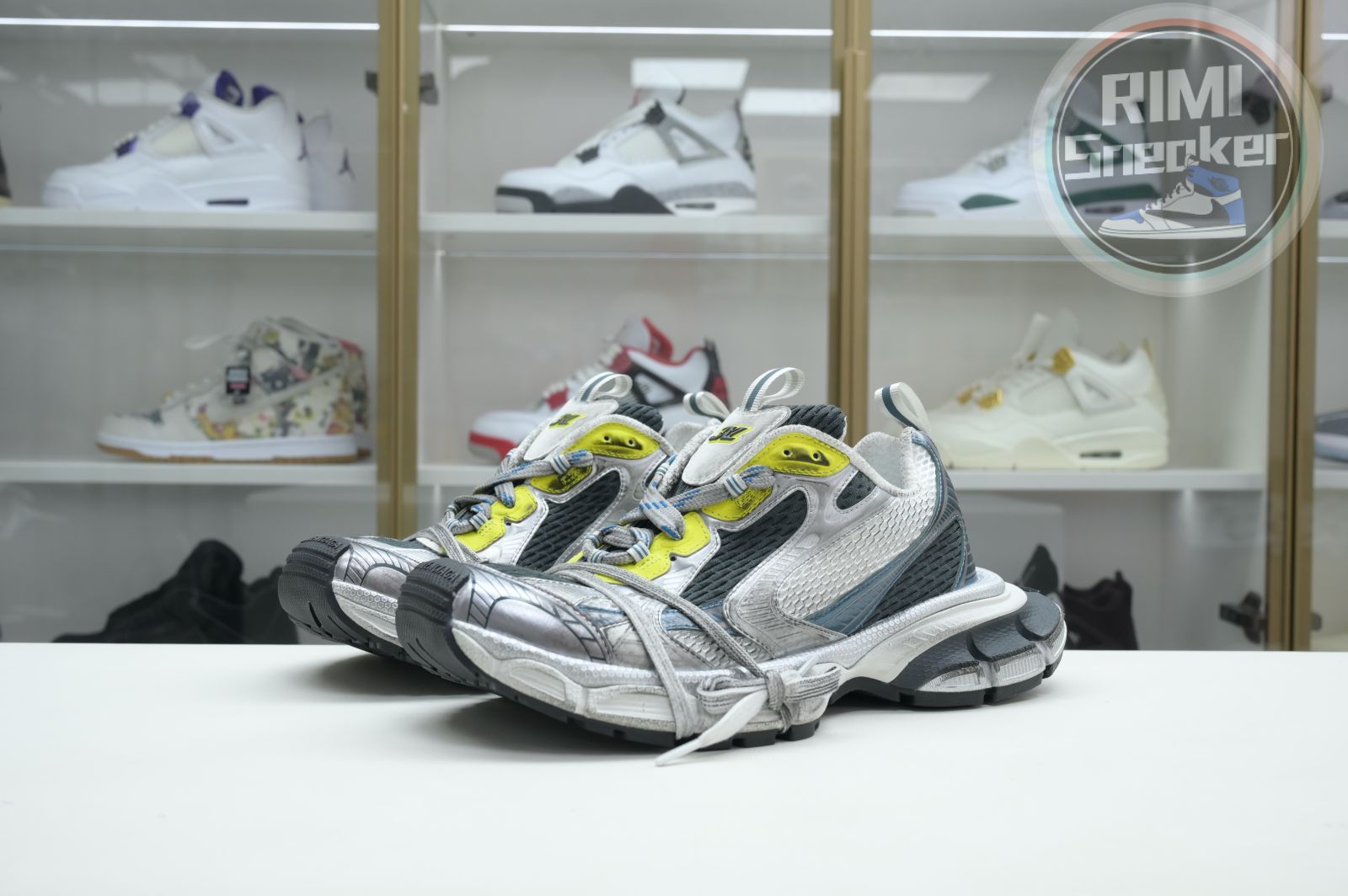 Balenciaga all sizes still in stock! Please contact customer service on iMessage/WhatsApp to purchase!  BLGA  3XL